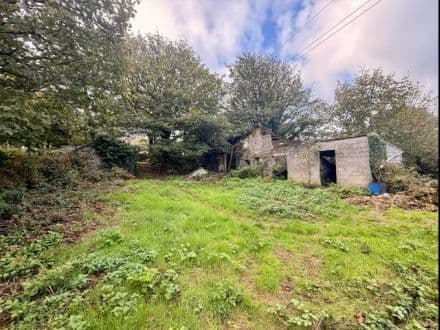 4.92 ACRES OF AMENITY/PASTURE LAND WITH DERELICT BARN 